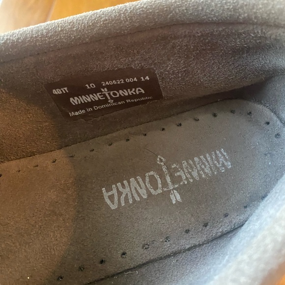 Minnetonka Gray Moccasins size 10 - Picture 4 of 4